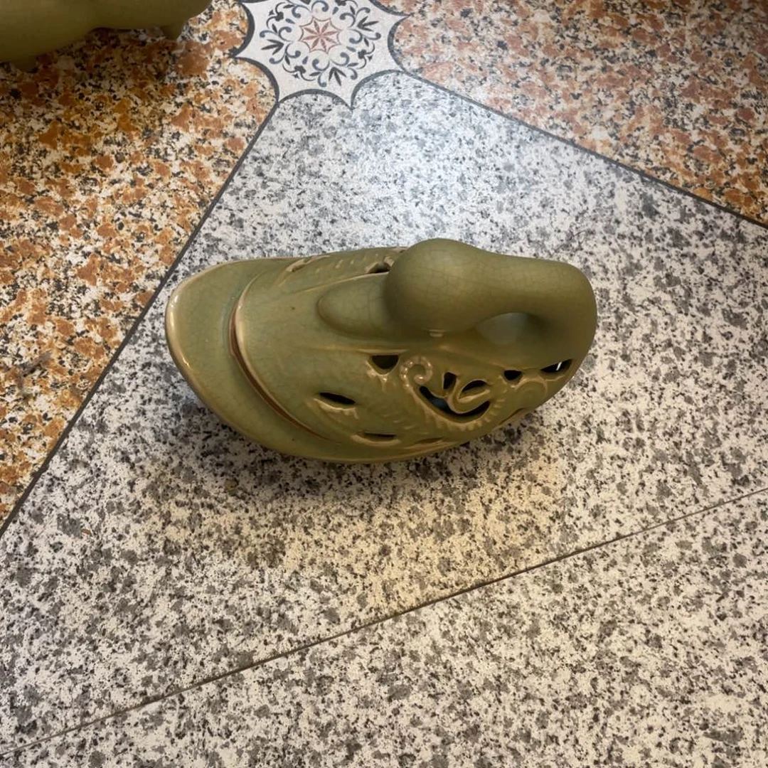 赏品汝大鹅熏炉一个