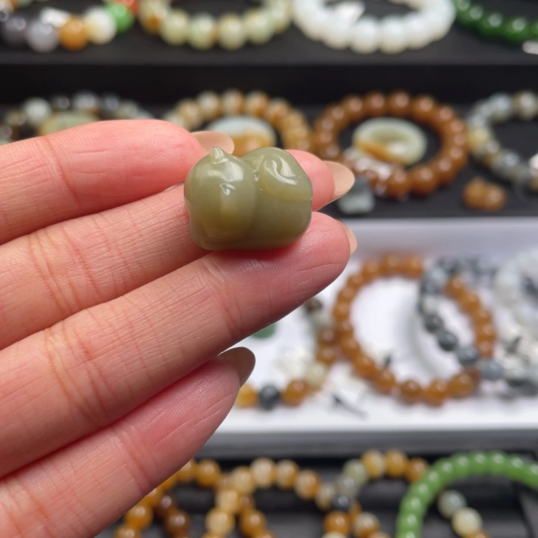 颈饰未镶嵌和田玉