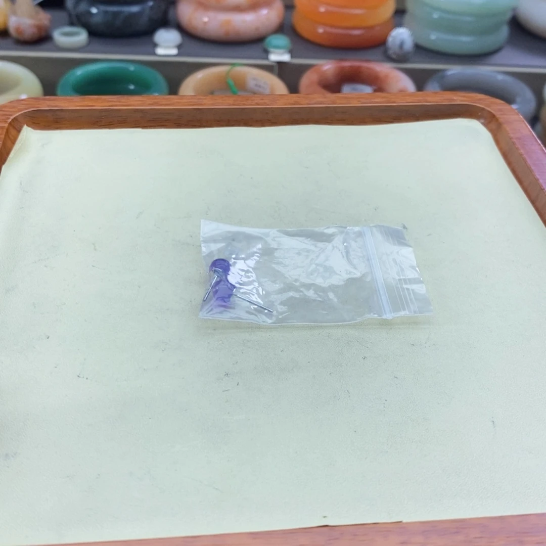 石英质玉耳钉未镶嵌青*争