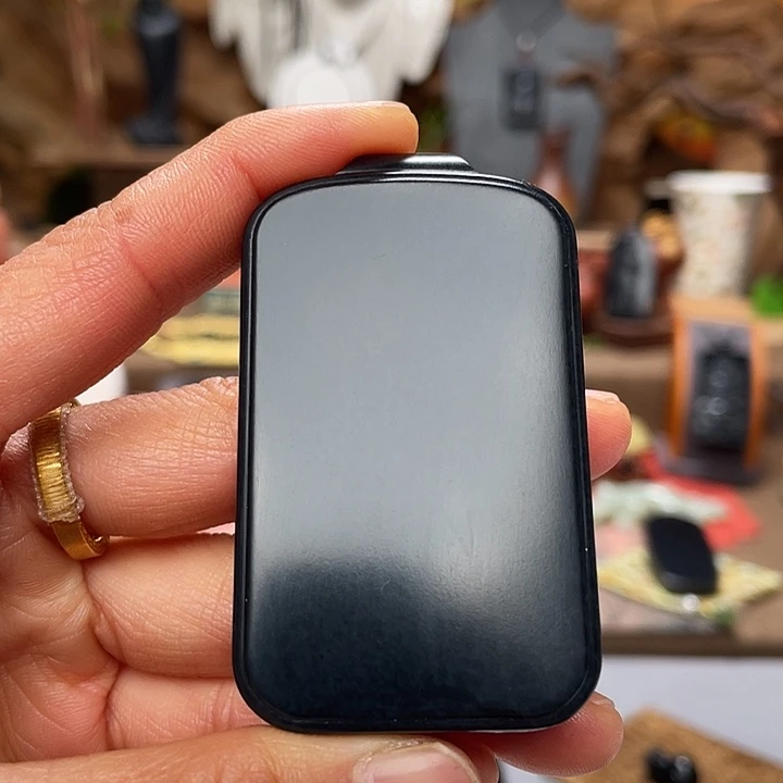 和田玉（墨玉）未镶嵌吊坠(不含链)羊羔料74克