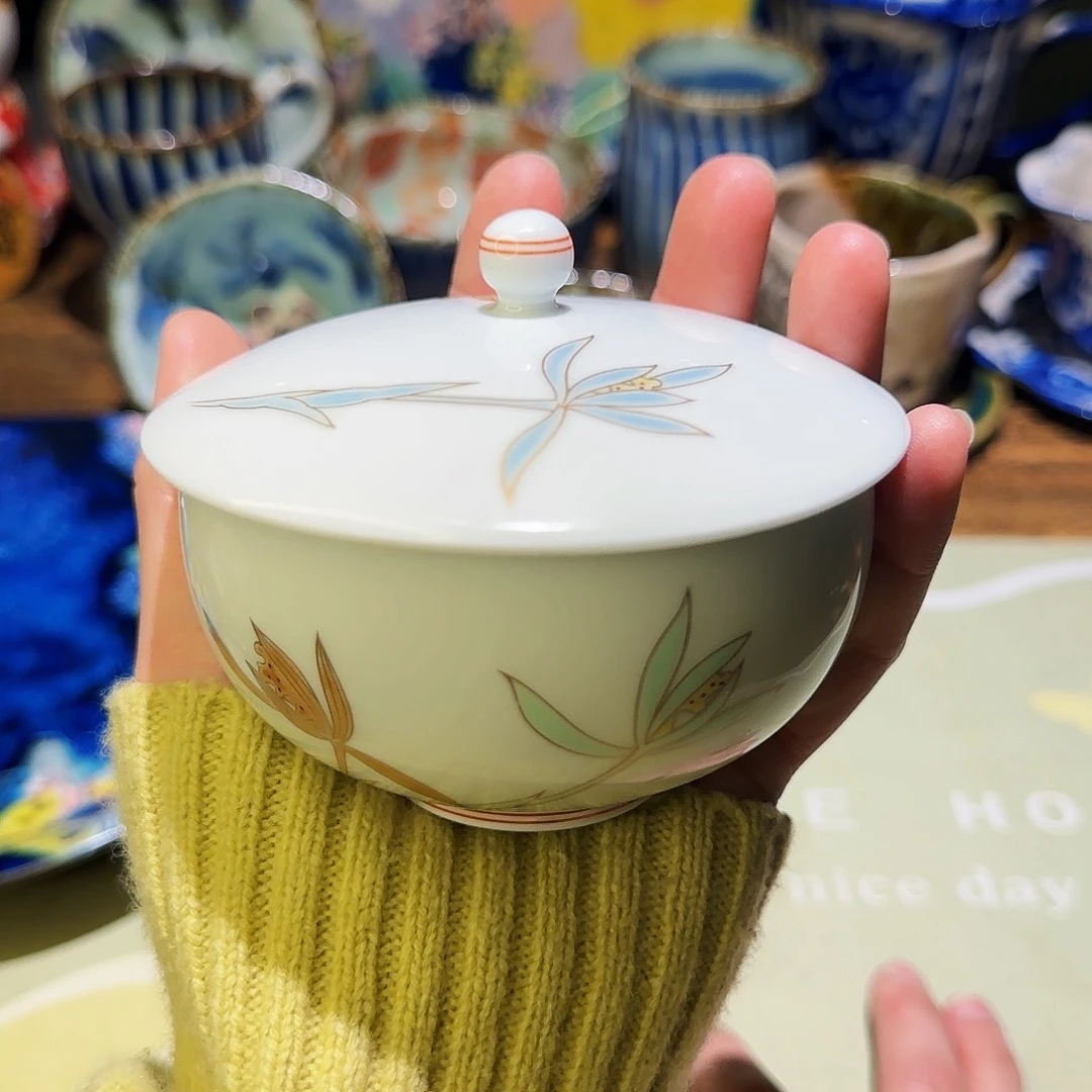 咖啡杯和茶杯是我们学校一块