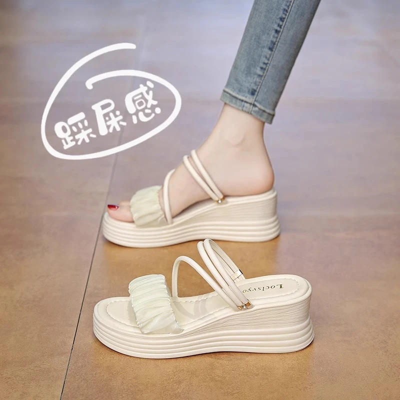 坡跟仙女风凉鞋女2025新款超火小个子高跟34码夏季外穿配裙子凉拖