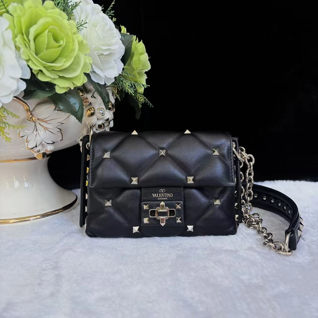 95新 Valentino/华伦天奴 胖虎安安/华伦天奴/95新/公价0/9170072