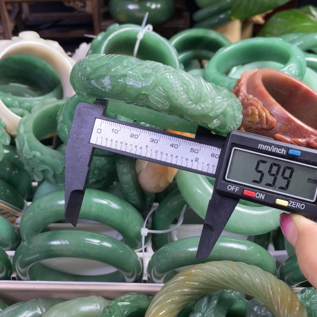 红***姐石英质玉未镶嵌手镯