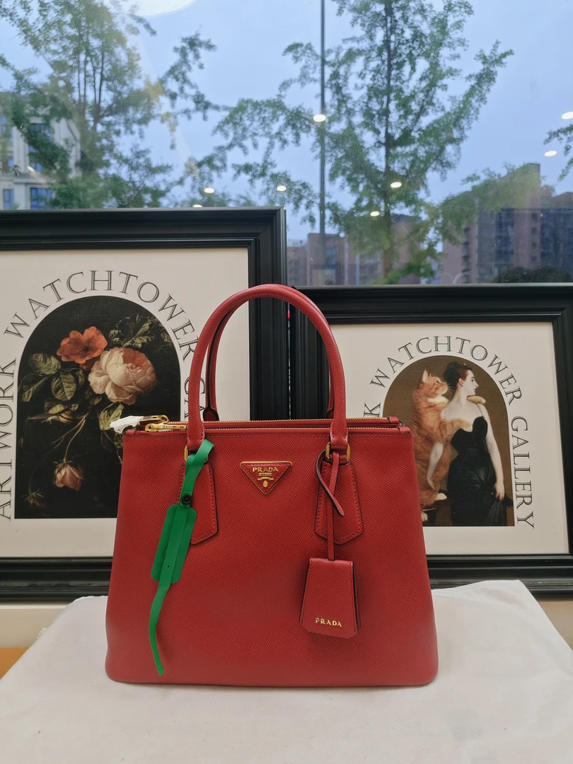 95新 Prada/普拉达 95新普拉达红色时尚手提包