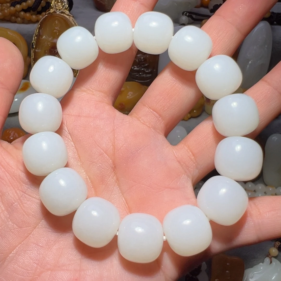 大***痕和田玉未镶嵌挂件