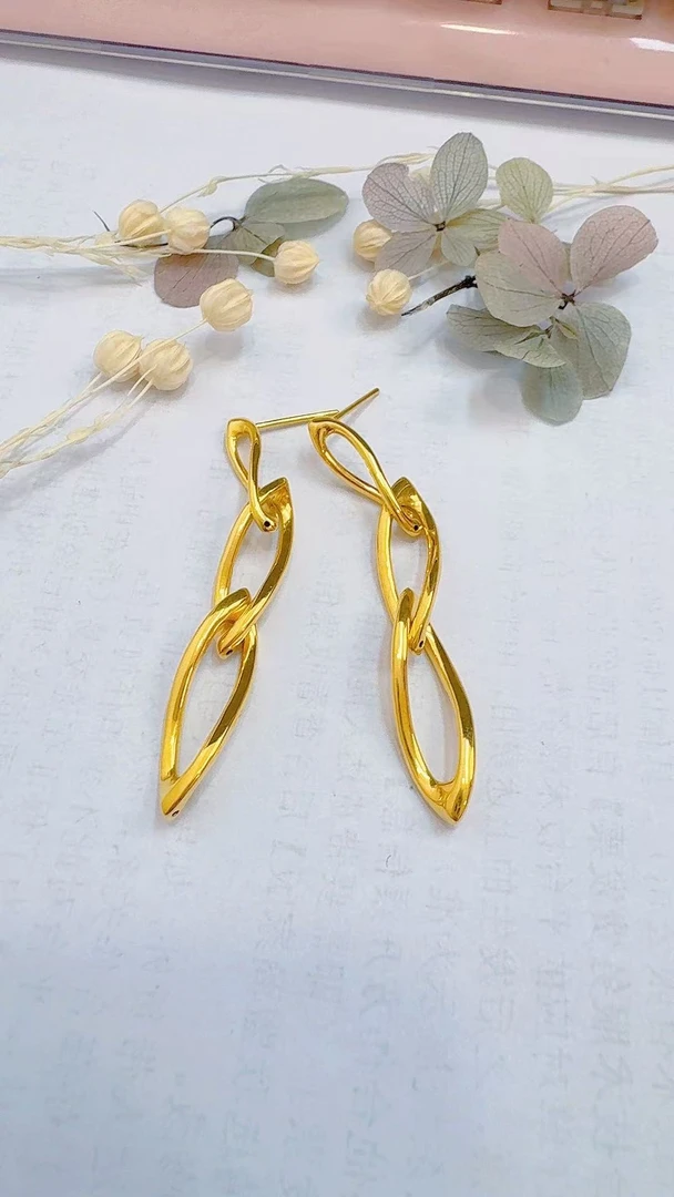 金灵王时尚黄金足金5D无氰工艺莫比乌斯耳饰百搭简约轻奢