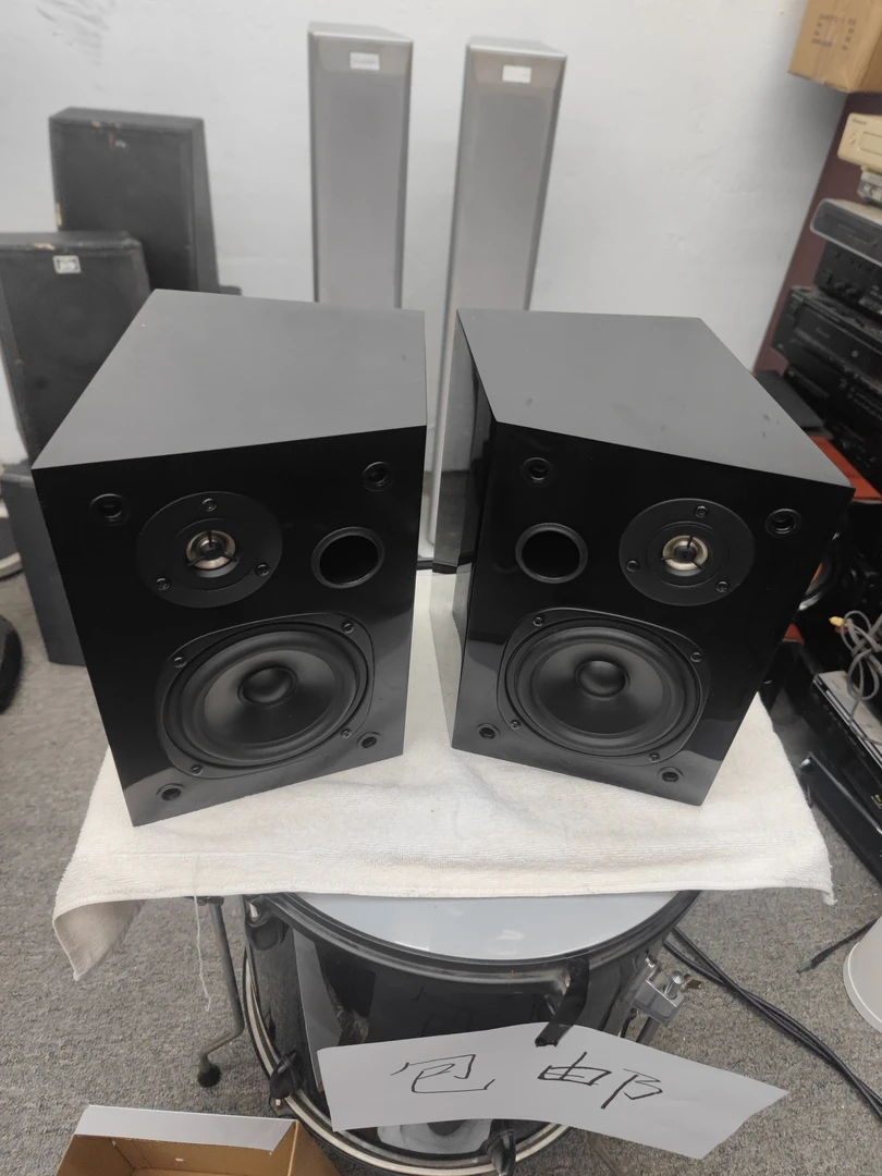 8新  烤漆环绕小喇叭一对 功能正常 包邮 不支持7天无理由