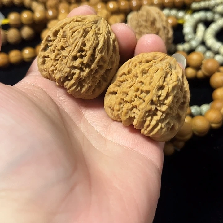 把件文玩核桃40左右南疆，微色差，编号024