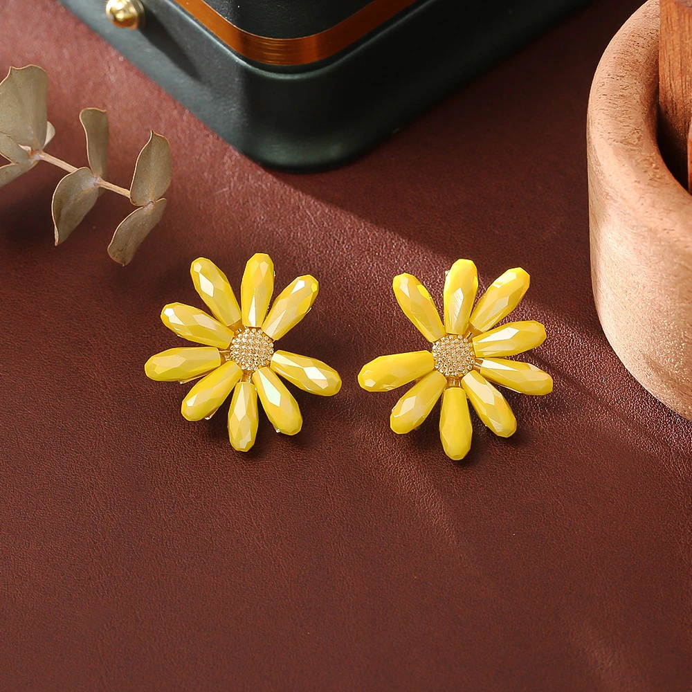 铜合金铜耳饰 爆款黄色小雏菊花朵耳钉高级感时尚简约清新甜美耳