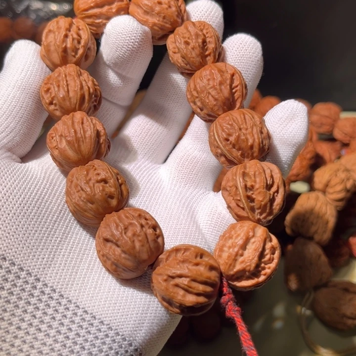 文玩核桃手串…………12