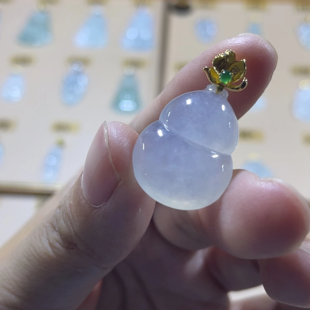 颈饰18K金镶嵌翡翠葫芦