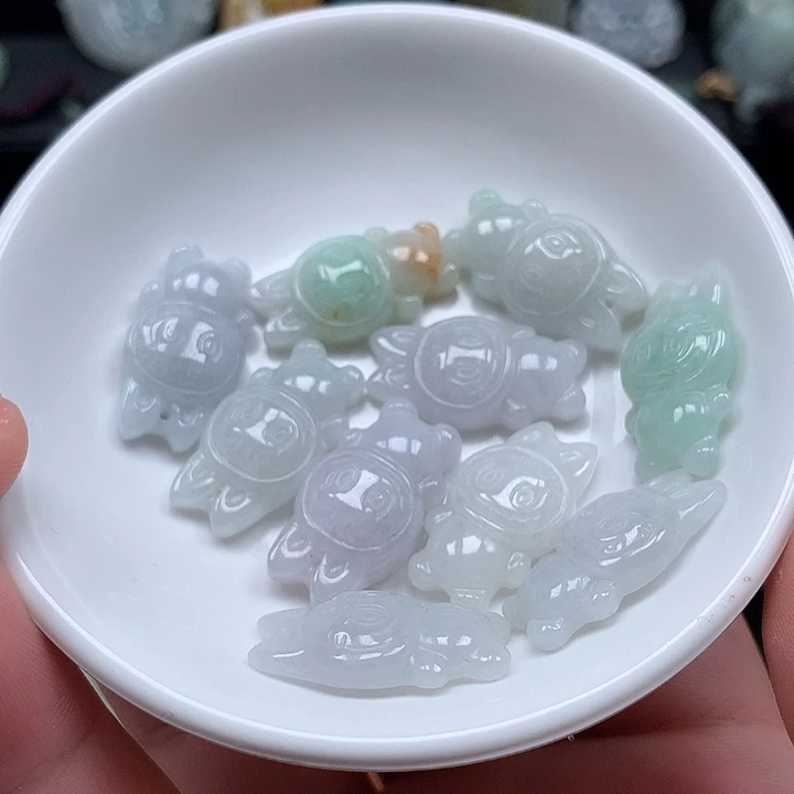 翡翠未镶嵌颈饰翡翠首饰