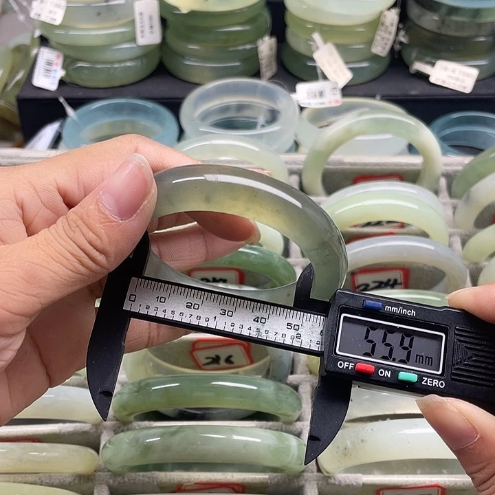 蛇纹石玉未镶嵌手镯201