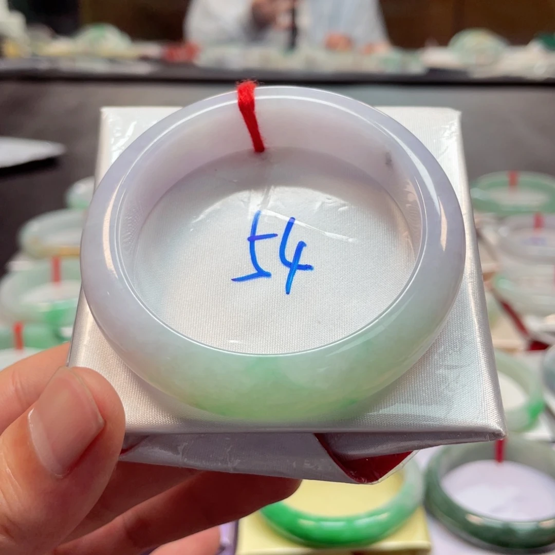 翡翠手镯未镶嵌翡翠手镯