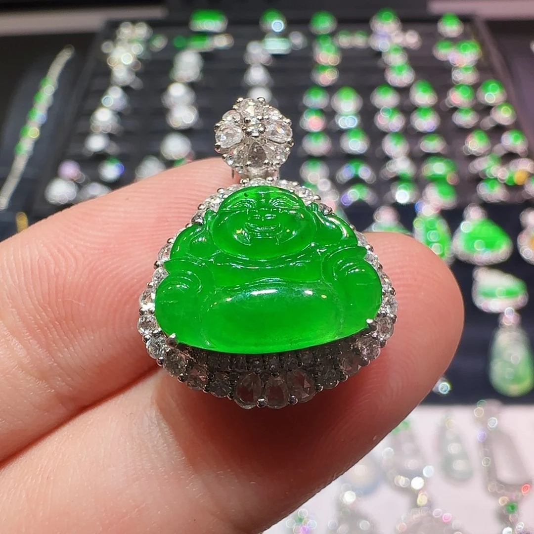 翡翠18K金镶嵌颈饰吊坠