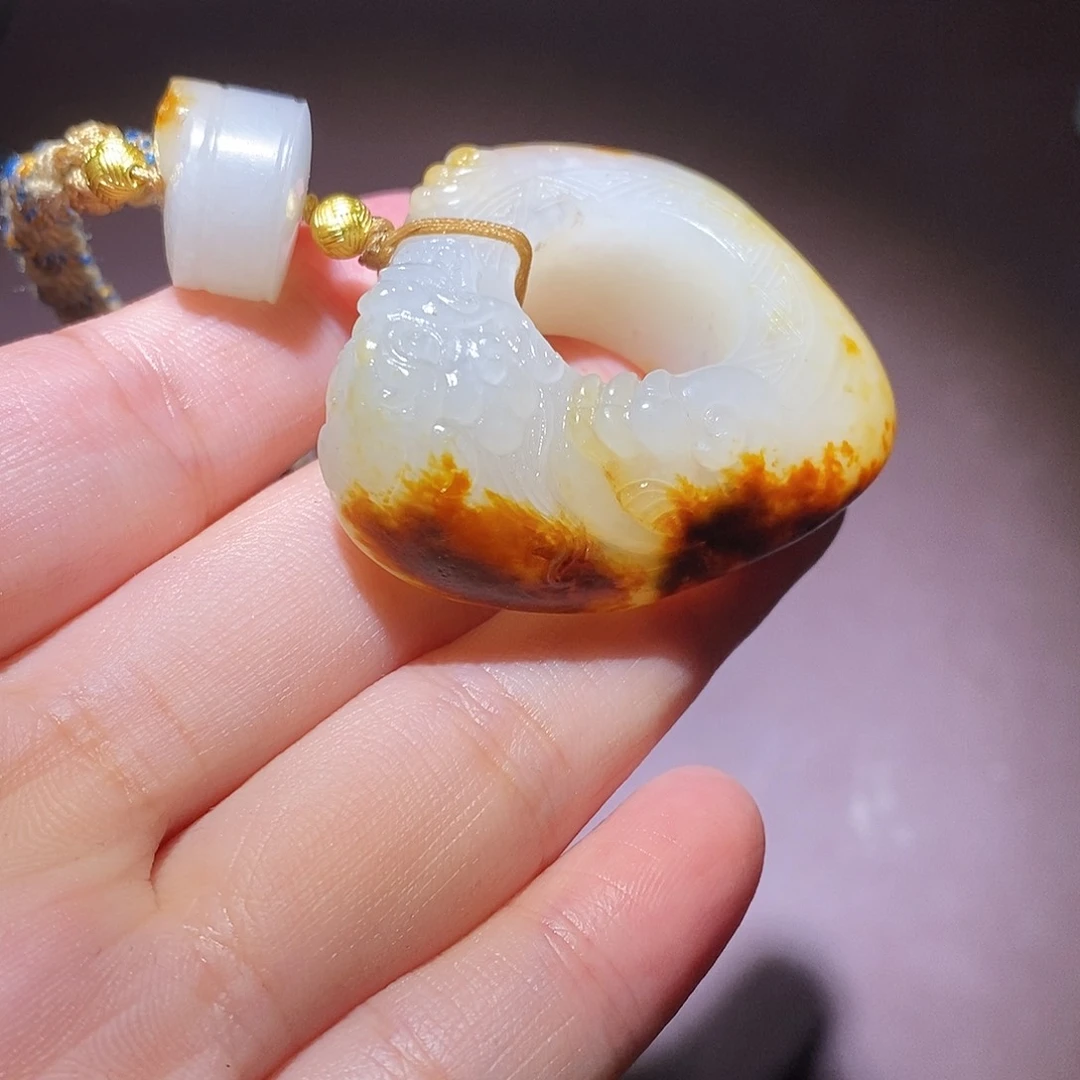 和田玉未镶嵌颈饰恋*
