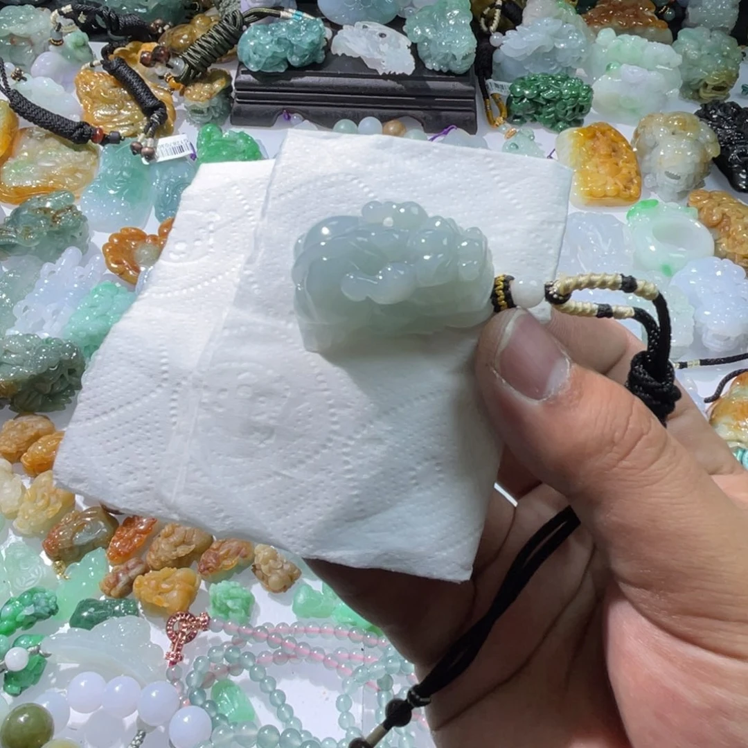 翡翠颈饰未镶嵌天然