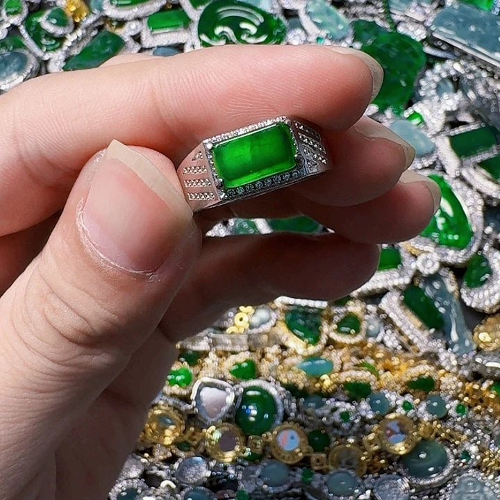 翡翠颈饰未镶嵌天然A货翡翠放漏