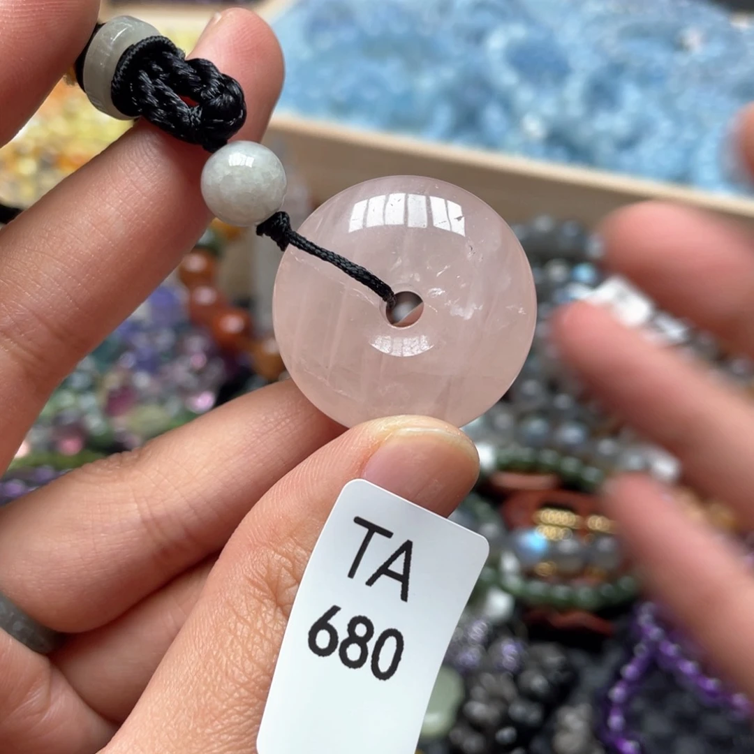 水晶多样性发一只未镶嵌多样性