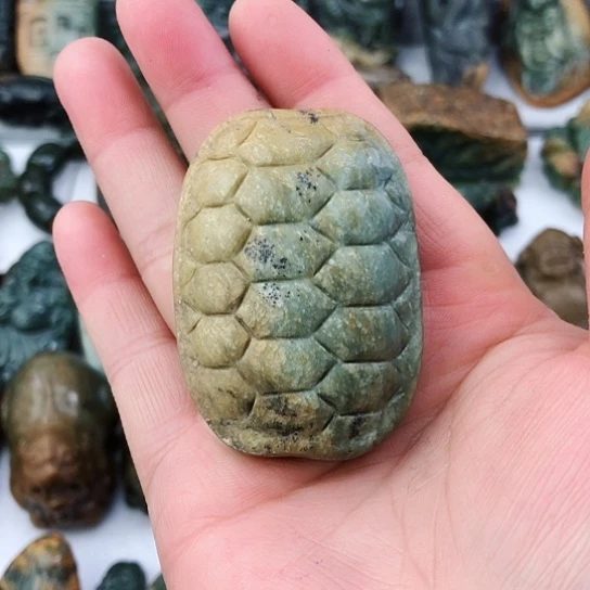 未镶嵌岫岩河磨玉（透闪石质玉）挂件