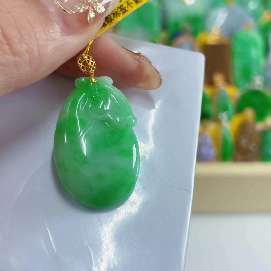 翡翠18K金镶嵌颈饰