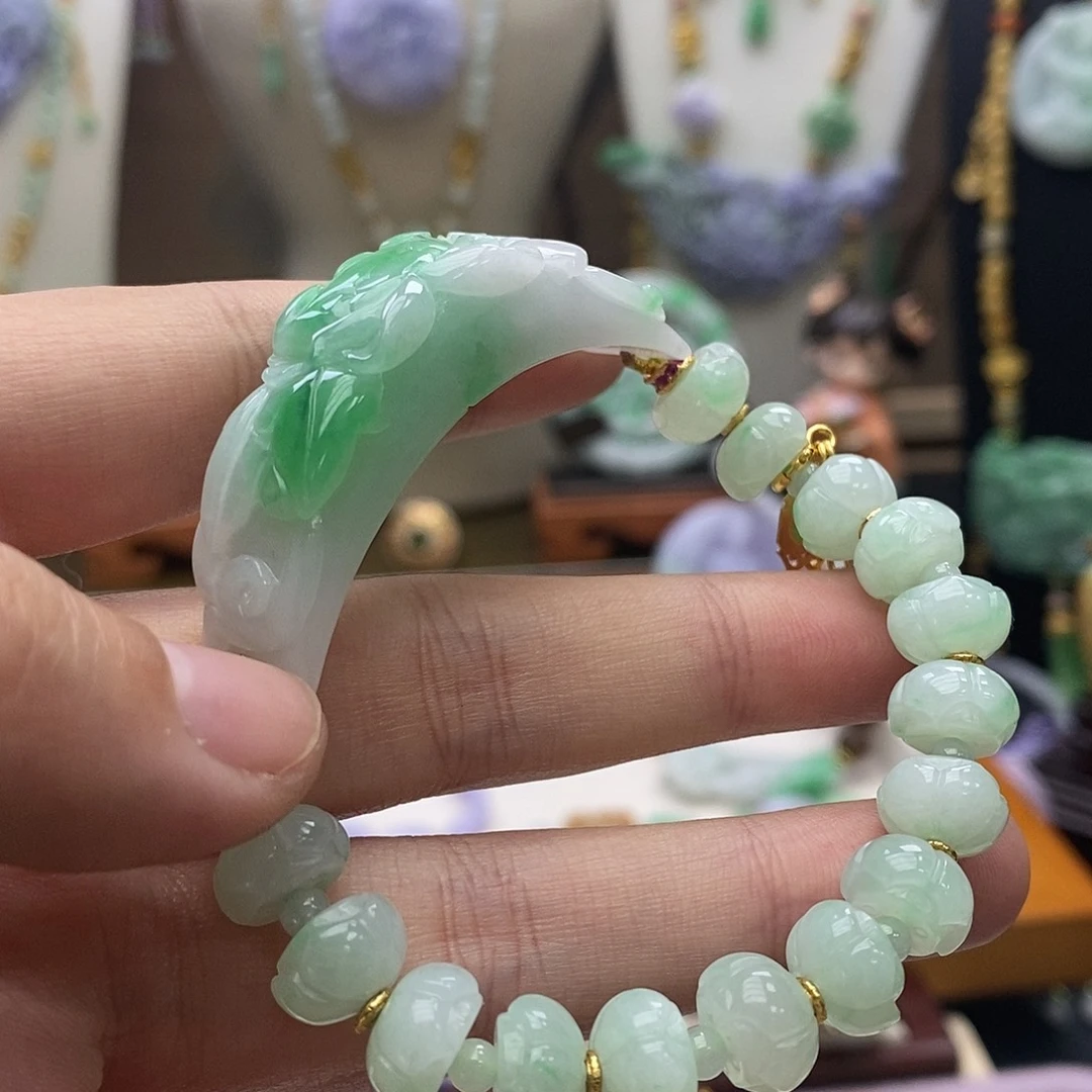 翡翠未镶嵌颈饰手链