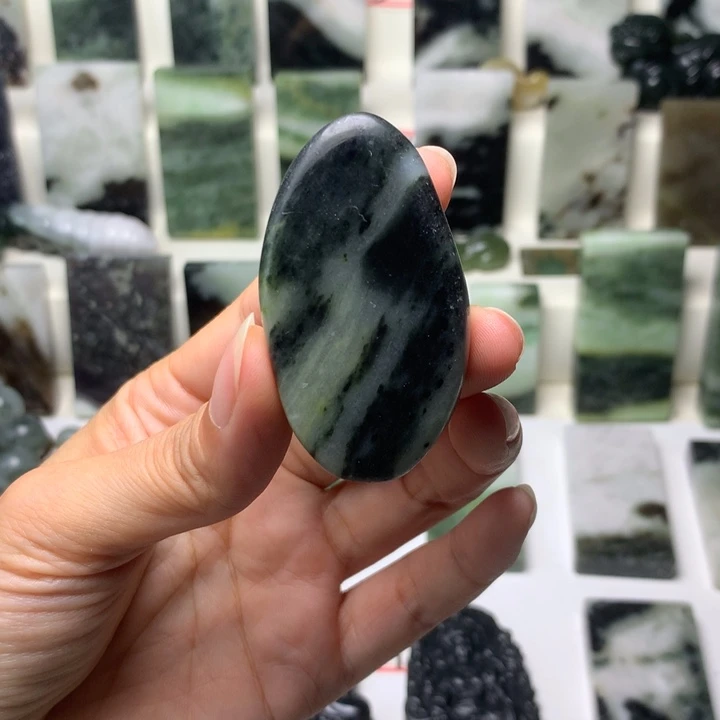 独山玉未镶嵌颈饰