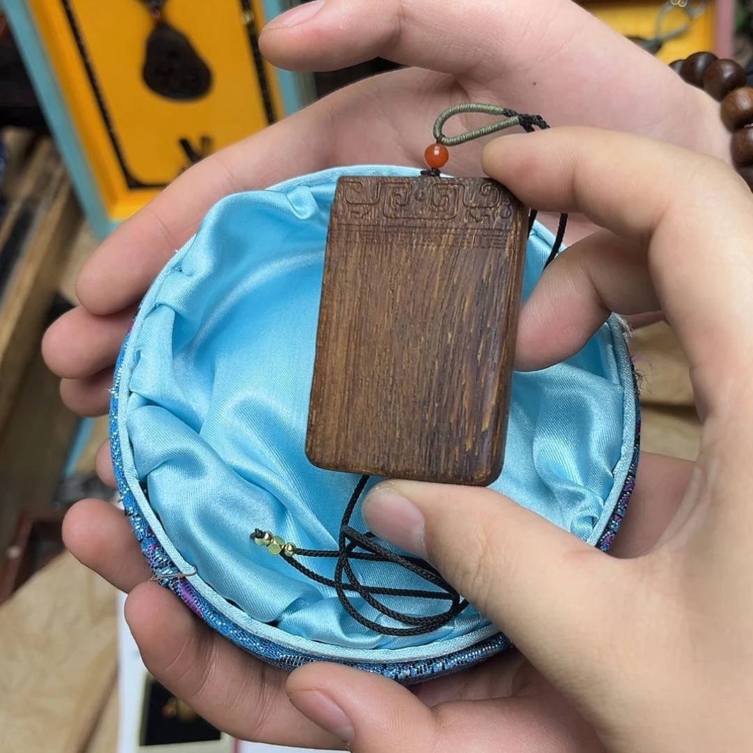 大叶紫檀（黑酸枝木类）