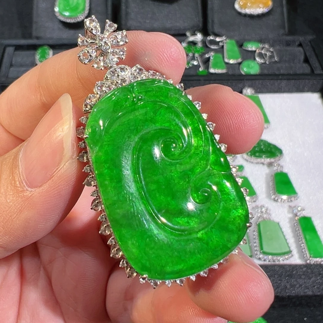 【闪购商品】翡翠吊坠(不含链)18K金镶嵌