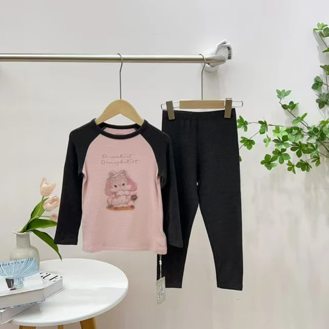 3968儿童拼色卡通秋衣套装