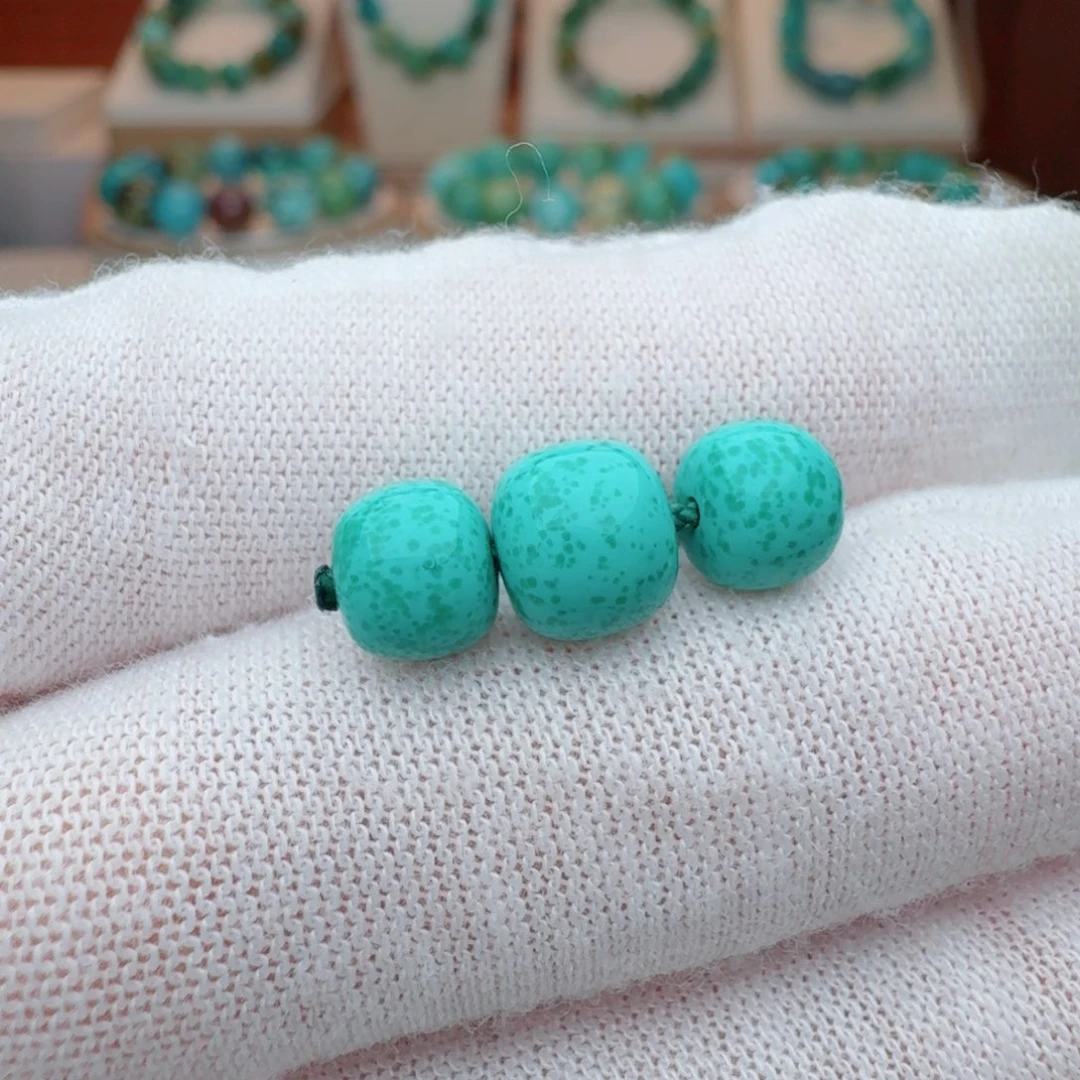 绿松石未镶嵌颈饰