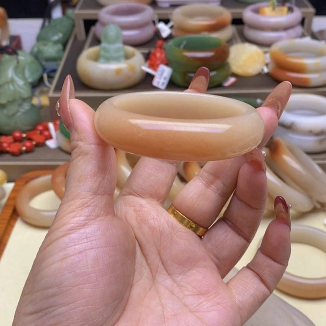 【闪购商品】石英质玉手镯未镶嵌女*花