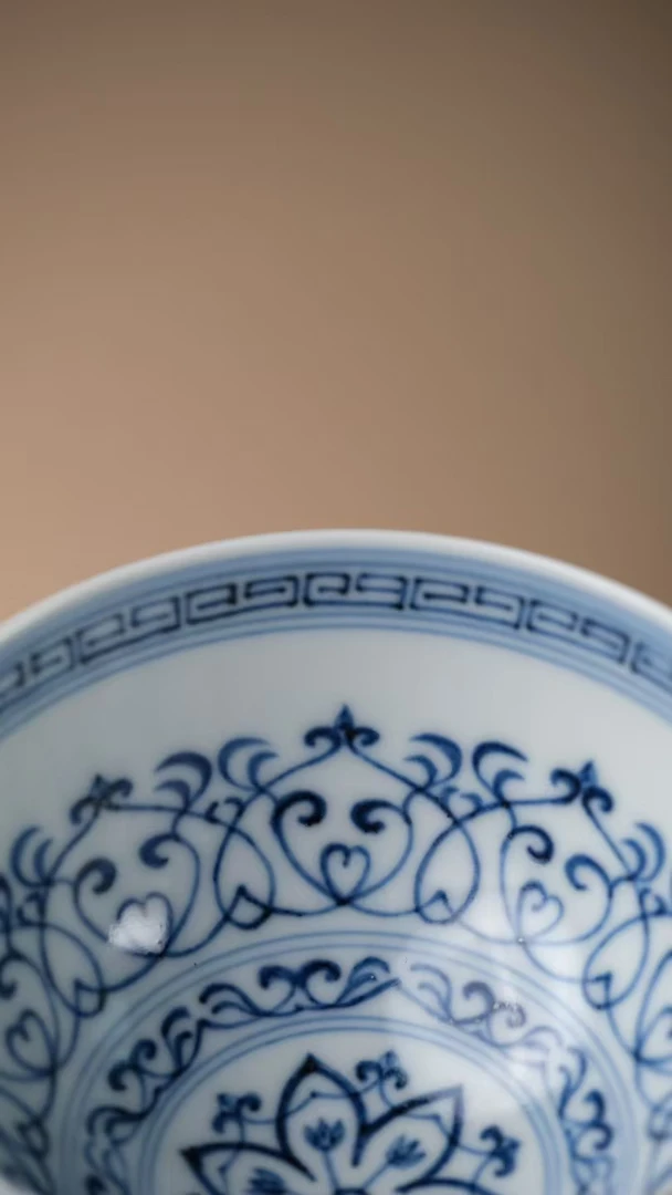 青花满内绘鸡心杯纯手工陶瓷普洱功夫品茗主人杯名窑釉下青手绘