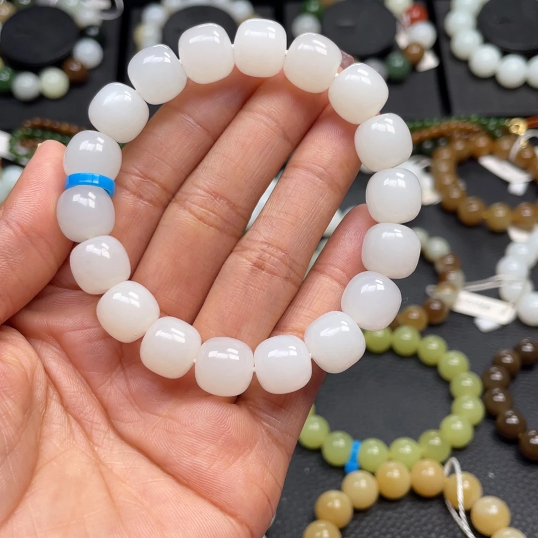 格***局和田玉未镶嵌手链