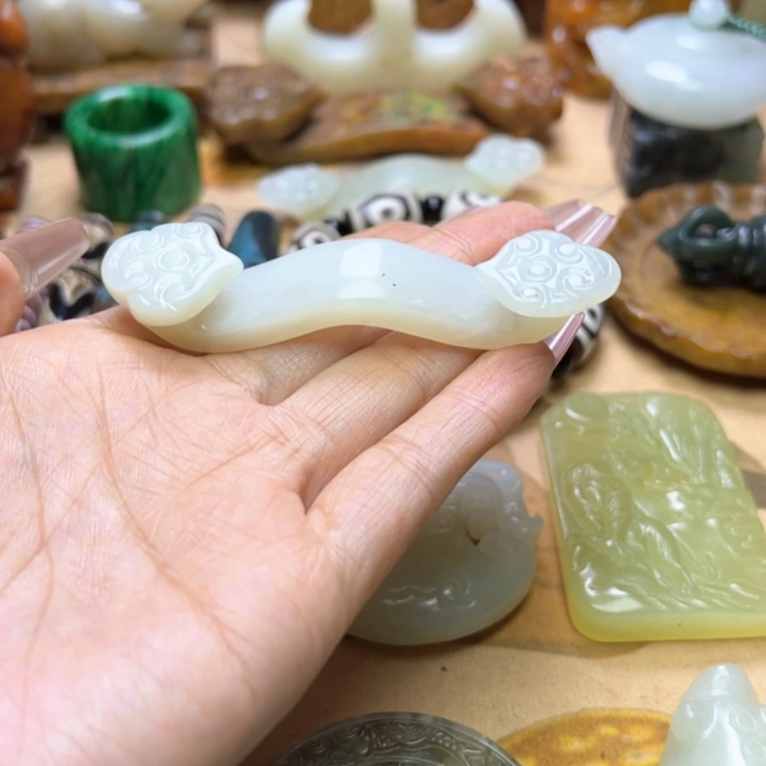 【闪购商品】蛇纹石玉颈饰未镶嵌