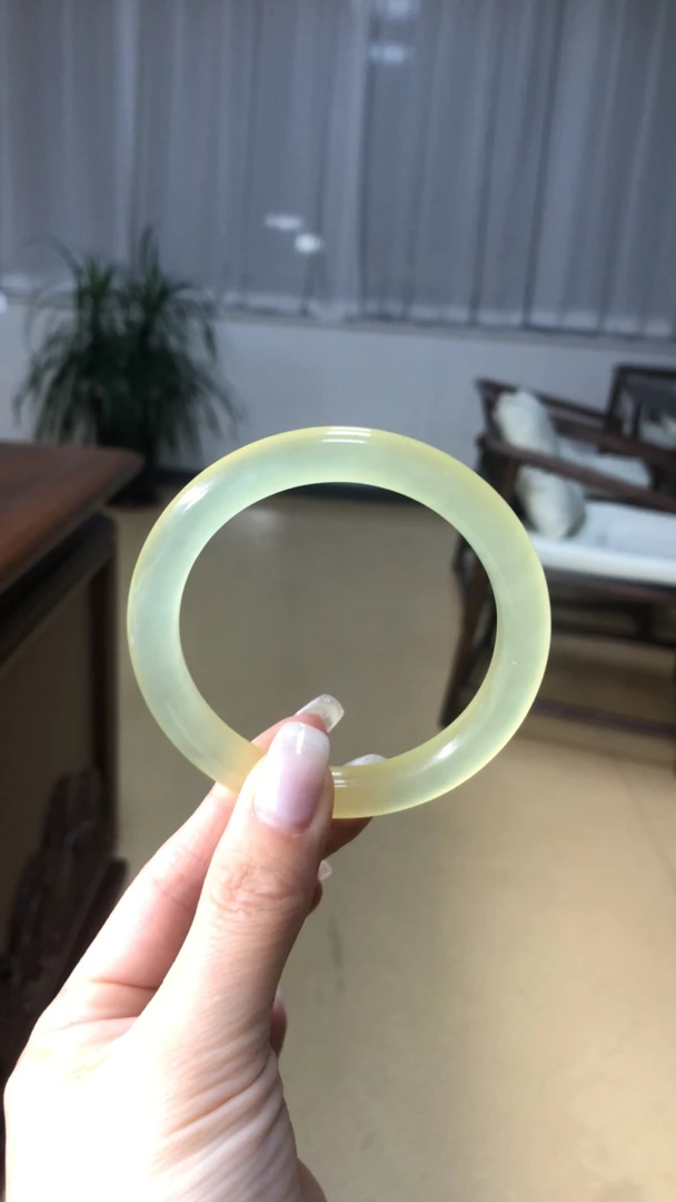 天然岫玉葡萄肉手镯