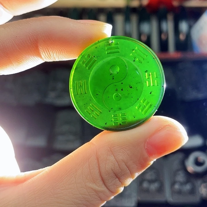 蛇纹石玉未镶嵌挂件泰山玉八卦