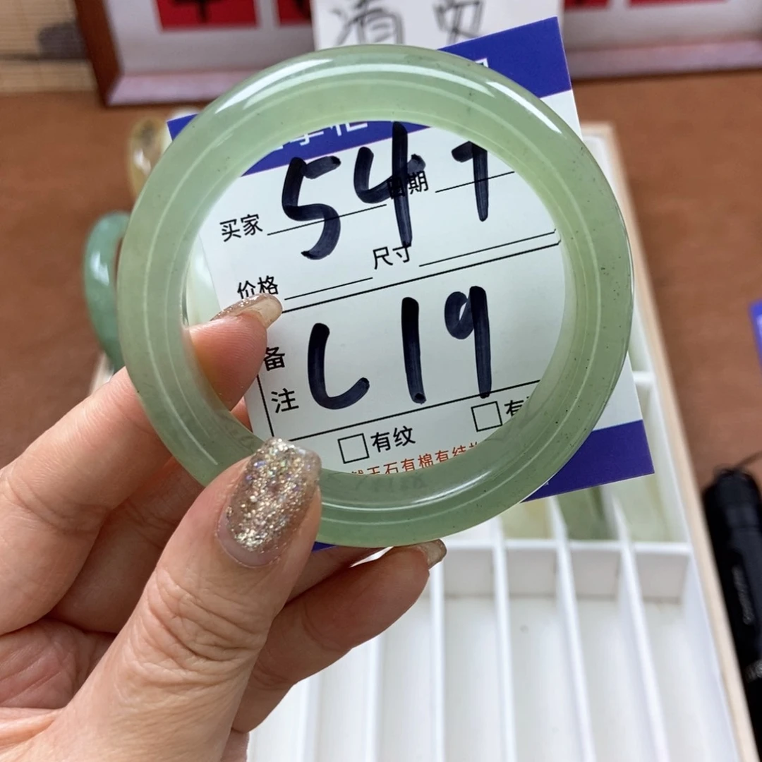 岫玉手镯手镯未镶嵌