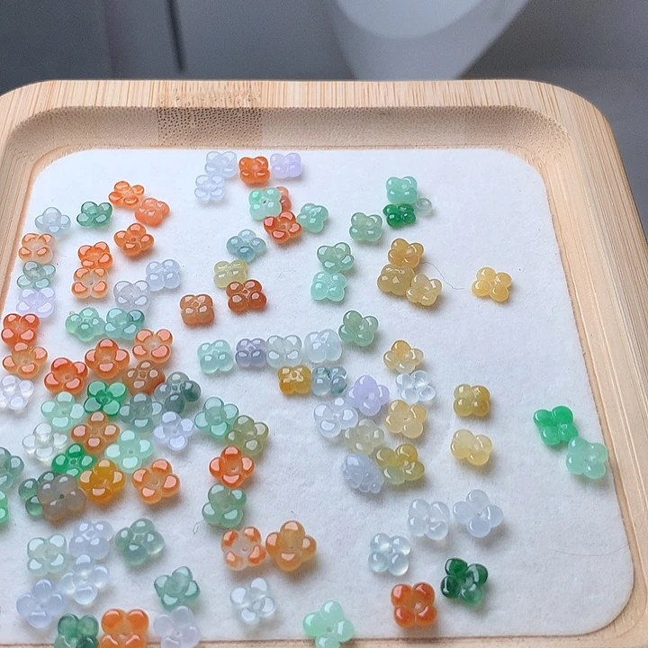 翡翠颈饰未镶嵌花花1个