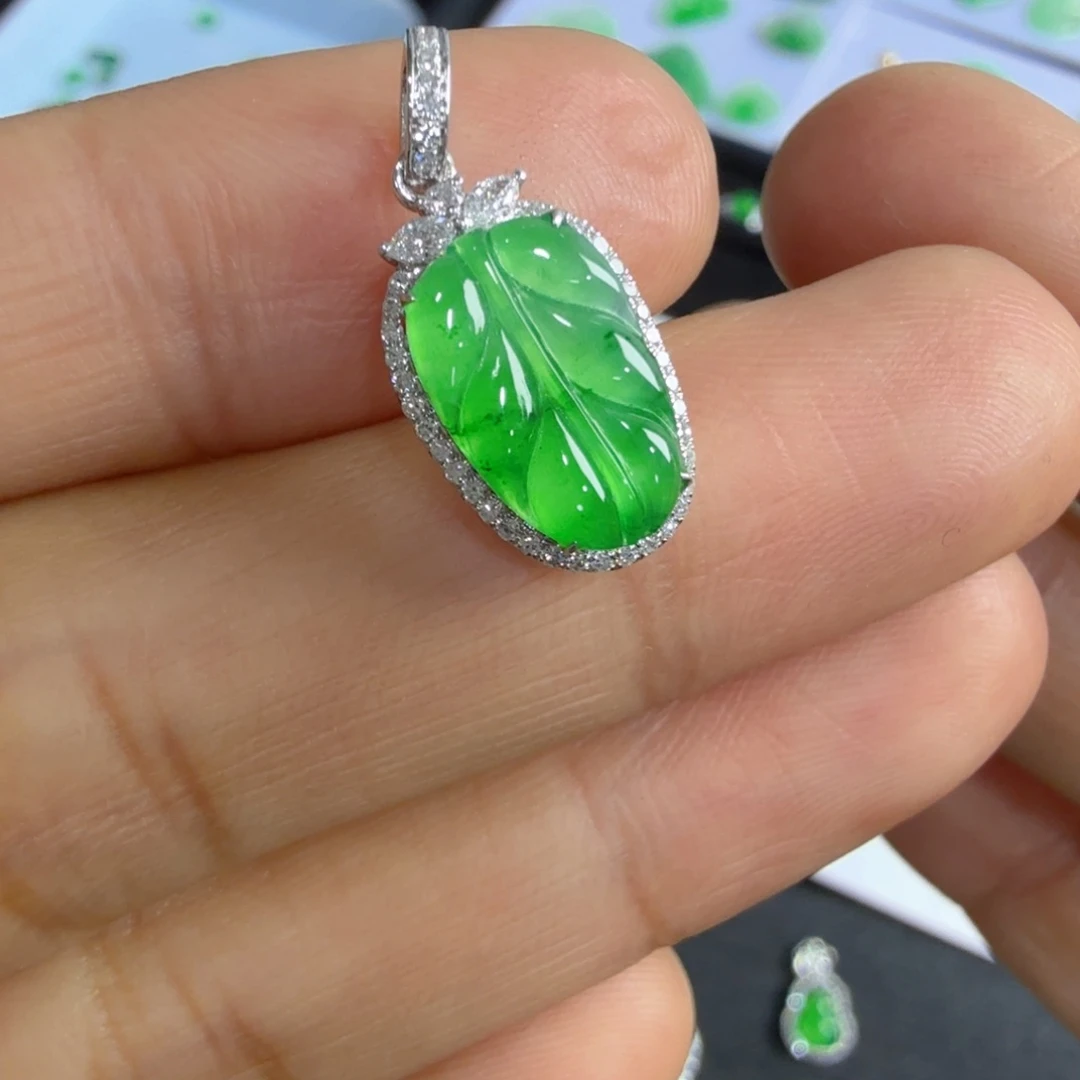 翡翠颈饰18K金镶嵌叶子