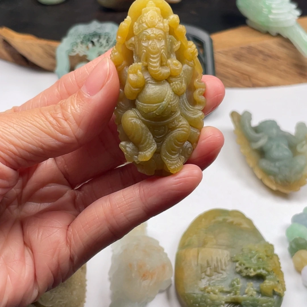 随***居定制翡翠未镶嵌象神