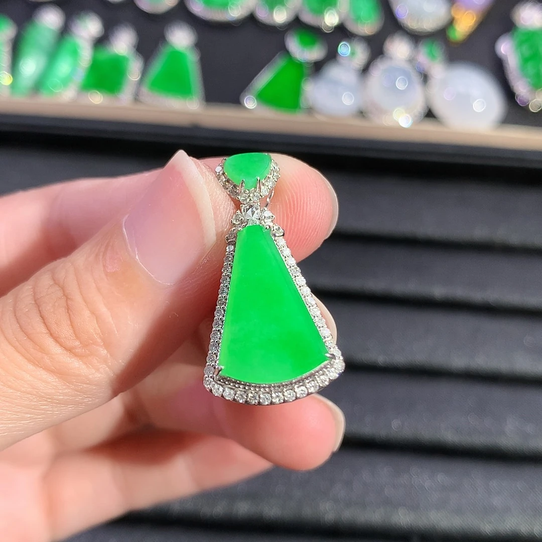 翡翠18K金镶嵌吊坠(赠链)