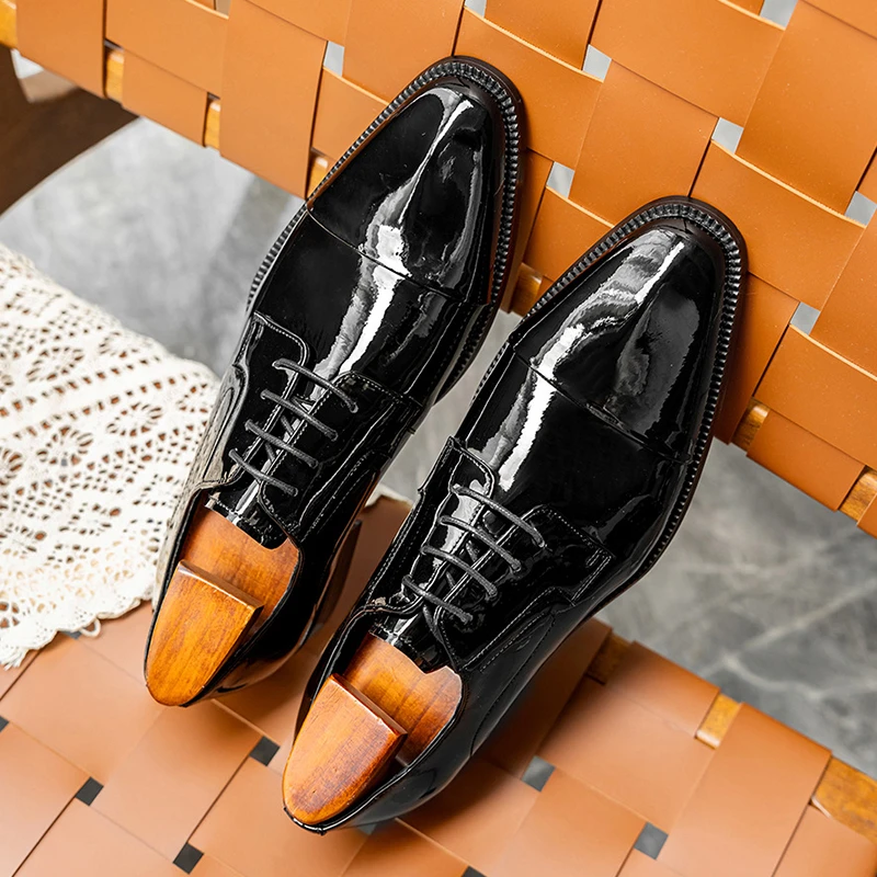 真皮正装皮鞋男士漆皮亮面皮鞋英伦风三接头皮鞋男款新郎结婚皮鞋