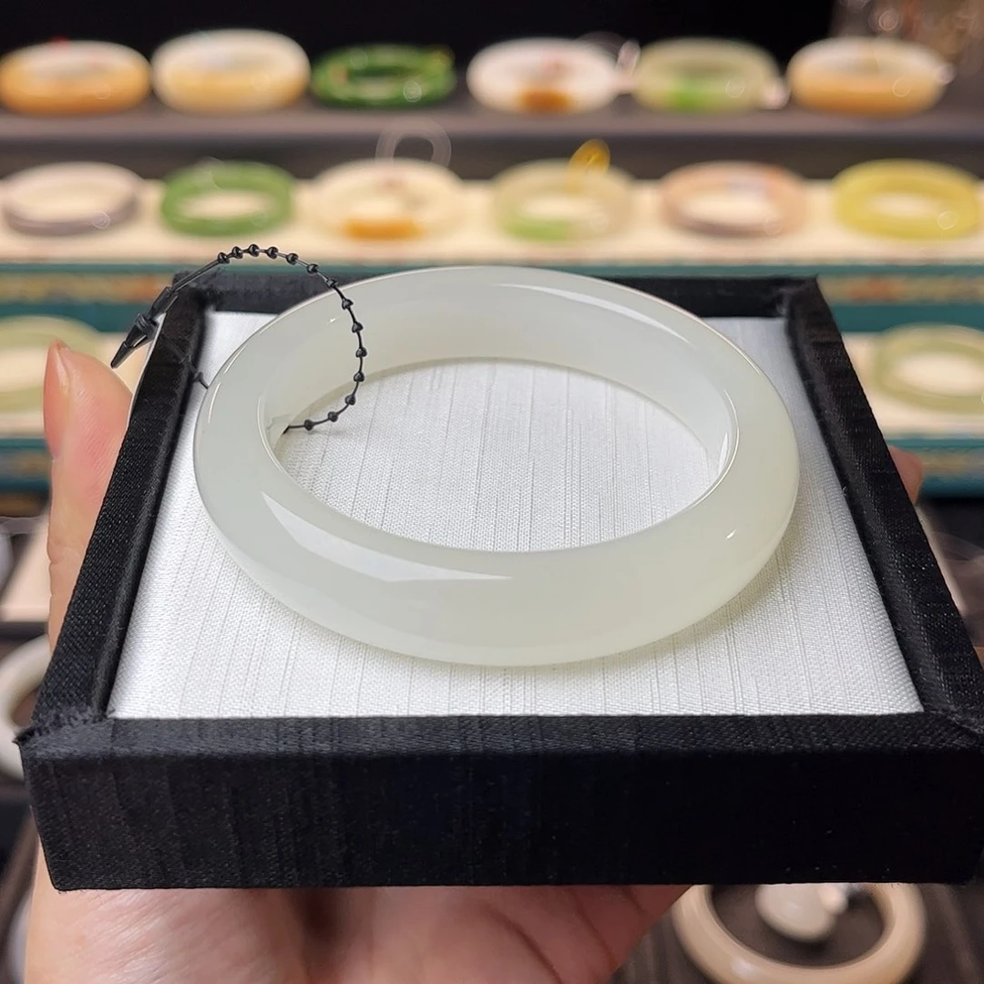 和田玉手镯未镶嵌  高冰荔枝冻