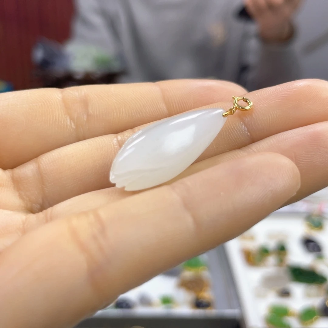 和田玉颈饰18K金镶嵌