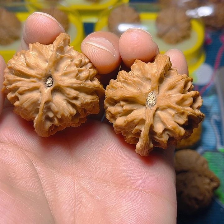 文玩核桃吊坠苹果园