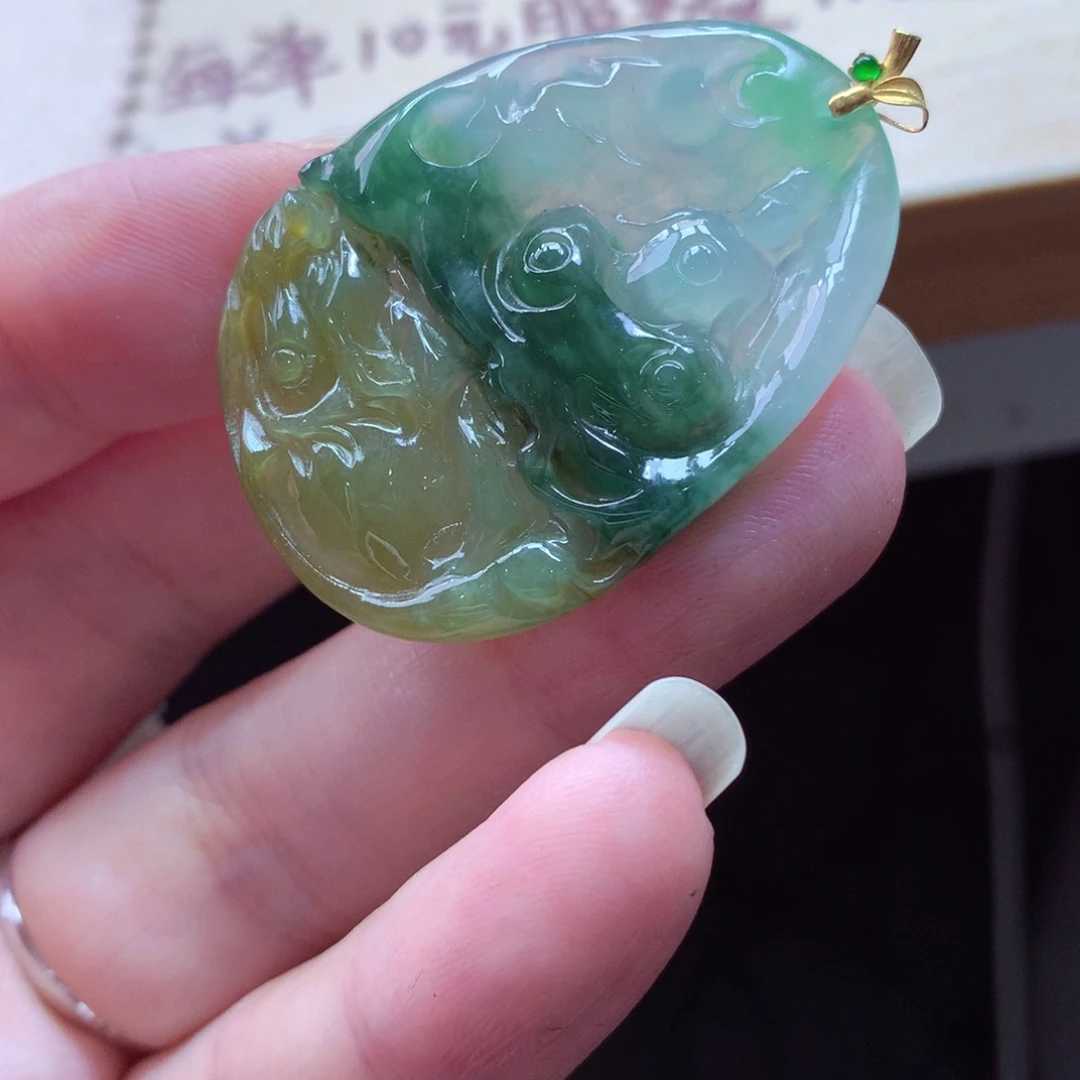 翡翠颈饰18K金镶嵌吊坠