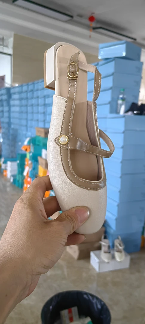 1099夏季单鞋皮鞋粗跟圆头丁字鞋白色包头法式拼色