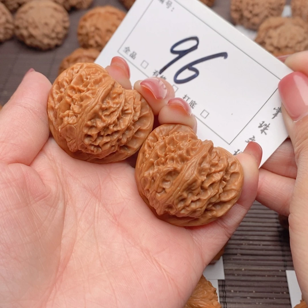 文玩核桃吊坠40宫灯96